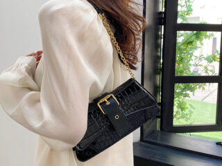 Γυναικεία Τσάντα Κροκό με Αγκράφα Μαύρη