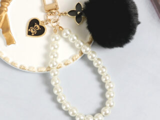 Μπρελόκ Κλειδιών Τσάντας Μαύρο Pom Pom με Πέρλες Keychain