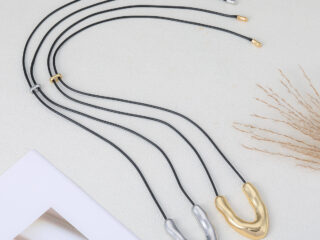 Γυναικείο Μακρύ Κολιέ Πέταλο με Δερμάτινο Κορδόνι