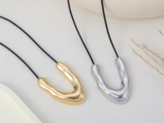 Γυναικείο Μακρύ Κολιέ Πέταλο με Δερμάτινο Κορδόνι