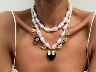 Γυναικείο Κολιέ Statement Black Heart με Διπλή Σειρά Πέρλες και Charms