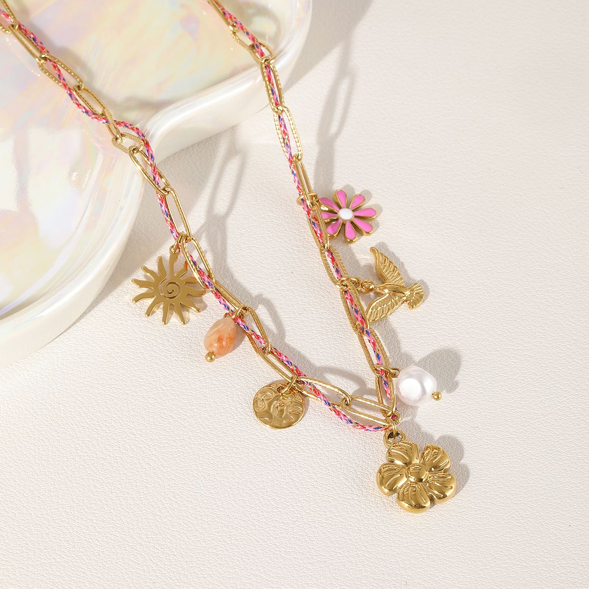 Γυναικείο Κολιέ Pink Flower από Ανοξείδωτο Ατσάλι σε Πολύχρωμο Κορδόνι και Αλυσίδα Γυναικείο Κολιέ Pink Flower από Ανοξείδωτο Ατσάλι σε Πολύχρωμο Κορδόνι και Αλυσίδα