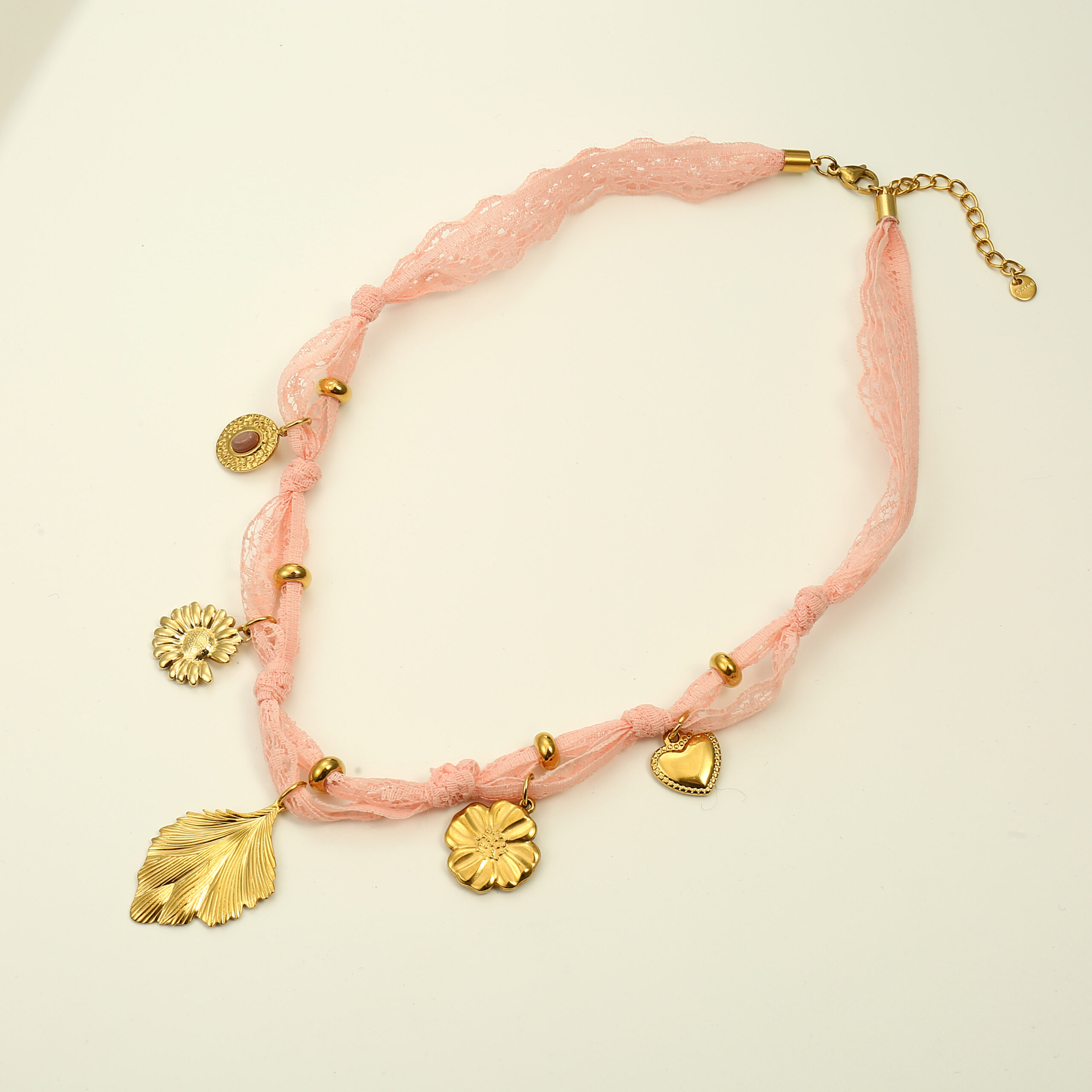 Γυναικείο Κολιέ Salmon Leaf από Ανοξείδωτο Ατσάλι σε Δαντελένια Κορδέλα Γυναικείο Κολιέ Salmon Leaf από Ανοξείδωτο Ατσάλι σε Δαντελένια Κορδέλα