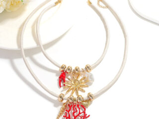 Γυναικείο Κολιέ Statement Red Coral Charms σε Λευκό Διπλό Κορδόνι