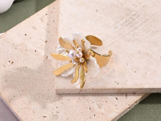 Γυναικείο Δαχτυλίδι White Pearl Flower από Ανοξείδωτο Ατσάλι Επιχρυσωμένο 18Κ Ανοιχτού Τύπου