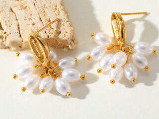 Γυναικεία Σκουλαρίκια Sea Pearls από Ανοξείδωτο Ατσάλι Επιχρυσωμένα 18Κ με Πέρλες