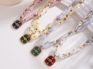 Γυναικείο Κολιέ Μενταγιόν με Zircon από Ανοξείδωτο Ατσάλι σε Floral Kορδέλα