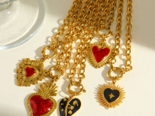 Γυναικείο Κολιέ Midnight Love από Ανοξείδωτο Ατσάλι Επιχρυσωμένο 18Κ με Μαύρη Καρδιά