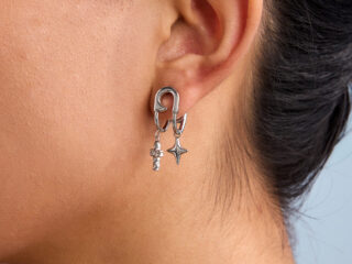 Γυναικεία Σκουλαρίκια Pinned Star & Cross από Ανοξείδωτο Ατσάλι Ασημί