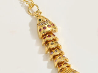 Γυναικείο Κολιέ Marina Fish Charm από Ανοξείδωτο Ατσάλι Επιχρυσωμένο 18Κ με Micro-Zircon Λεπτομέρειες