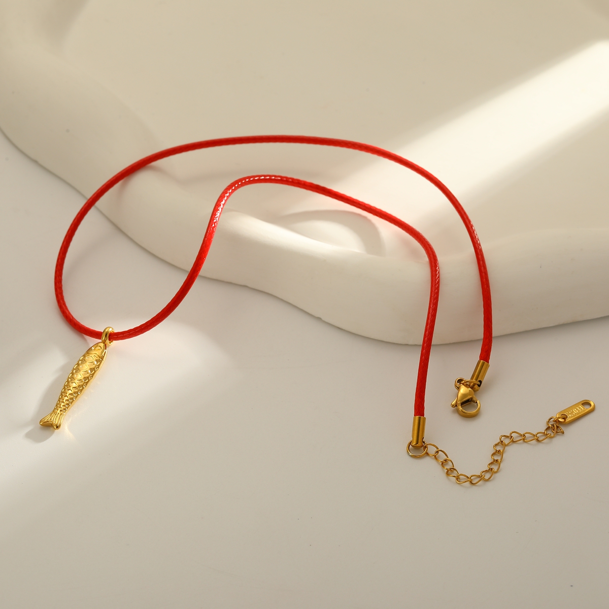 Γυναικείο Κολιέ Piscis Little Fish Cord Necklace από Ανοξείδωτο Ατσάλι σε Κοκκίνο και Μαύρο Κορδόνι με Ψαράκι Γυναικείο Κολιέ Piscis Little Fish Cord Necklace από Ανοξείδωτο Ατσάλι σε Κοκκίνο και Μαύρο Κορδόνι με Ψαράκι