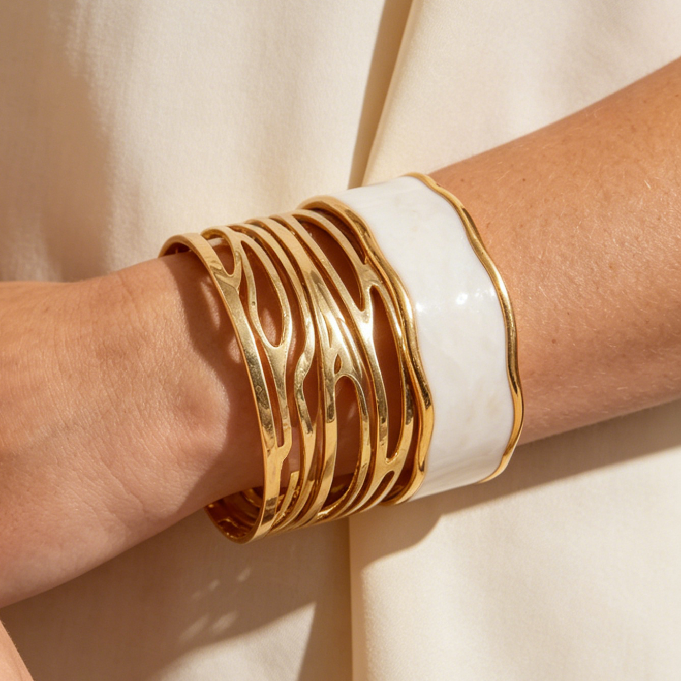 Γυναικείο Βραχιόλι Athena Statement Cuff Duo Set από Ανοξείδωτο Ατσάλι με Σμάλτο Λευκό Γυναικείο Βραχιόλι Athena Statement Cuff Duo Set από Ανοξείδωτο Ατσάλι με Σμάλτο Λευκό
