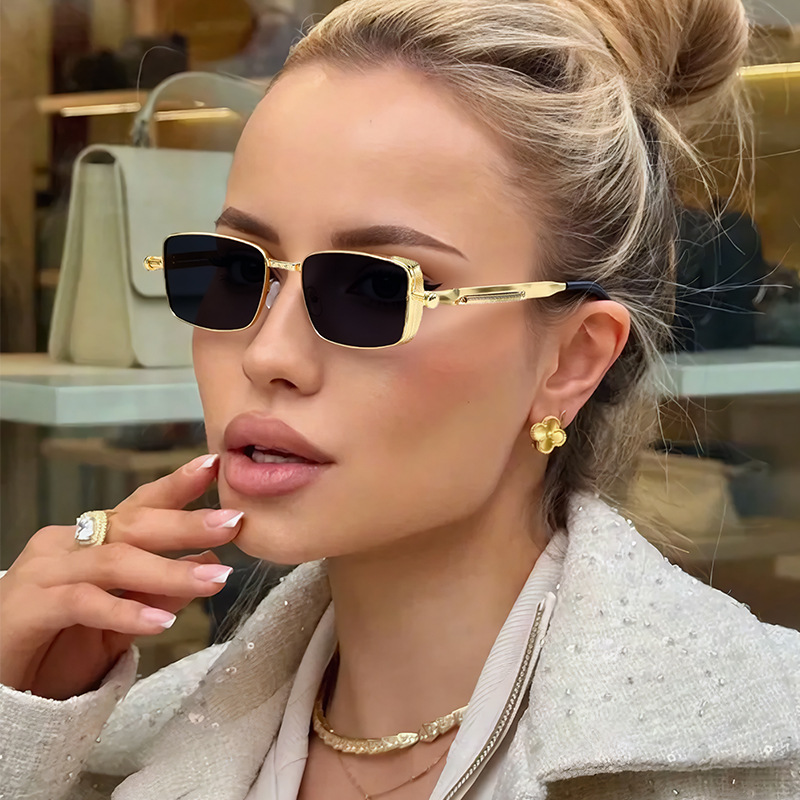 Γυναικεία Γυαλιά Ηλίου Vintage Chic Τετράγωνα με Χρυσό Σκελετό Γυναικεία Γυαλιά Ηλίου Vintage Chic Τετράγωνα με Χρυσό Σκελετό