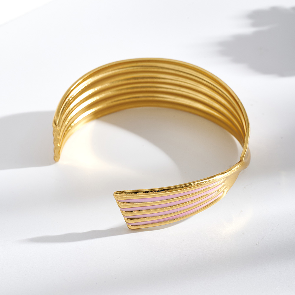 Γυναικείο Βραχιόλι Blush Glow Open Cuff από Ανοξείδωτο Ατσάλι με Ροζ Σμάλτο Γυναικείο Βραχιόλι Blush Glow Open Cuff από Ανοξείδωτο Ατσάλι με Ροζ Σμάλτο