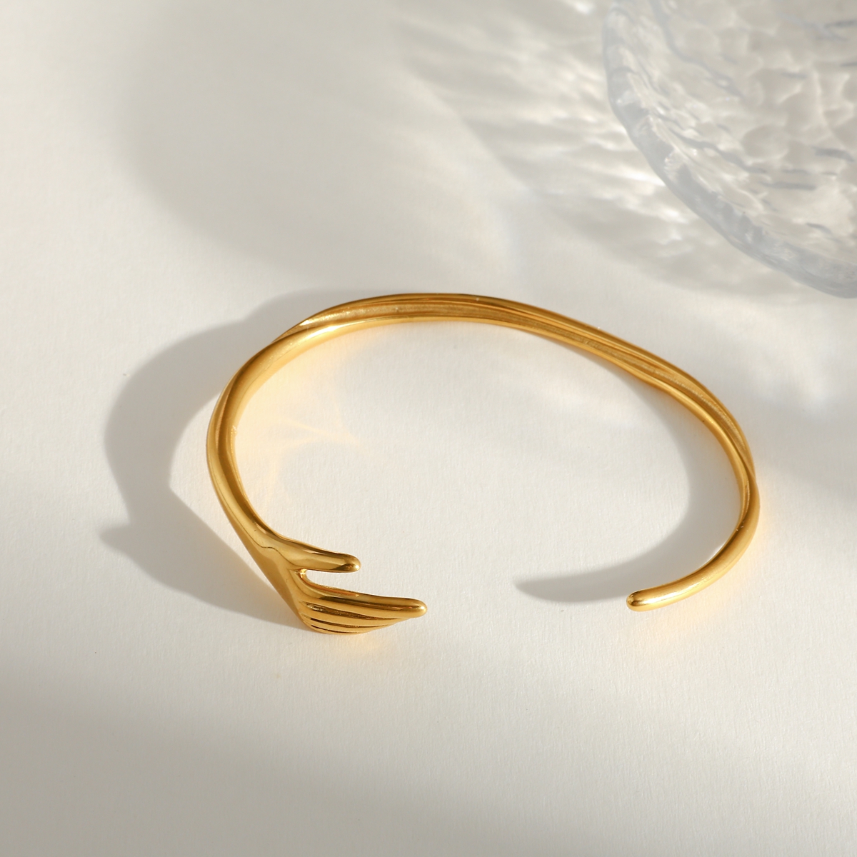 Γυναικείο Βραχιόλι Hug Gold Open Cuff από Ανοξείδωτο Ατσάλι Επιχρυσωμένο 18Κ Ανοιχτού Τύπου Γυναικείο Βραχιόλι Hug Gold Open Cuff από Ανοξείδωτο Ατσάλι Επιχρυσωμένο 18Κ Ανοιχτού Τύπου