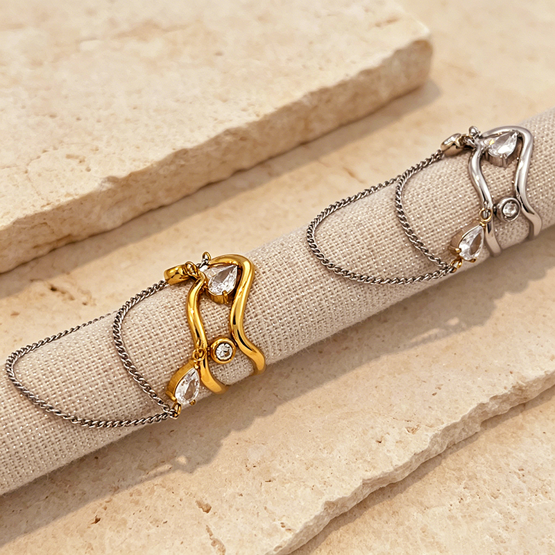 Γυναικείο Δαχτυλίδι Drape & Glow Zirconia Chain Ring από Ανοξείδωτο Ατσάλι Επιχρυσωμένο 18Κ Προσαρμόσιμο Γυναικείο Δαχτυλίδι Drape & Glow Zirconia Chain Ring από Ανοξείδωτο Ατσάλι Επιχρυσωμένο 18Κ Προσαρμόσιμο