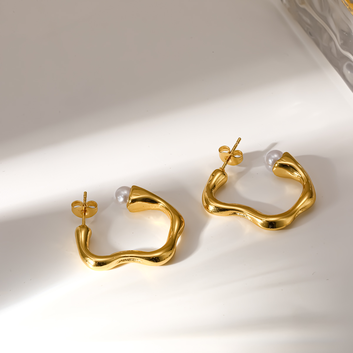 Γυναικεία Σκουλαρίκια Pearl Wave C-Hoops από Ανοξείδωτο Ατσάλι Επιχρυσωμένα 18Κ Γυναικεία Σκουλαρίκια Pearl Wave C-Hoops από Ανοξείδωτο Ατσάλι Επιχρυσωμένα 18Κ