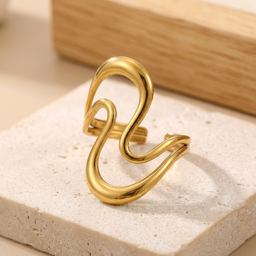 Γυναικείο Δαχτυλίδι Fluid Curves Open Ring από Ανοξείδωτο Ατσάλι Επιχρυσωμένο 18Κ σε Χρυσό Γυναικείο Δαχτυλίδι Fluid Curves Open Ring από Ανοξείδωτο Ατσάλι Επιχρυσωμένο 18Κ σε Χρυσό
