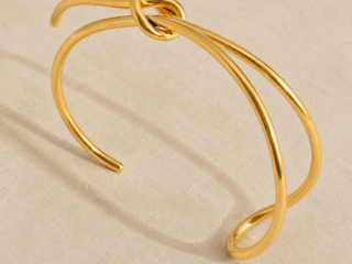 Γυναικείο Βραχιόλι Aura Tie Open Cuff από Ανοξείδωτο Ατσάλι Επιχρυσωμένο 18Κ Ανοιχτού Τύπου Χρυσό